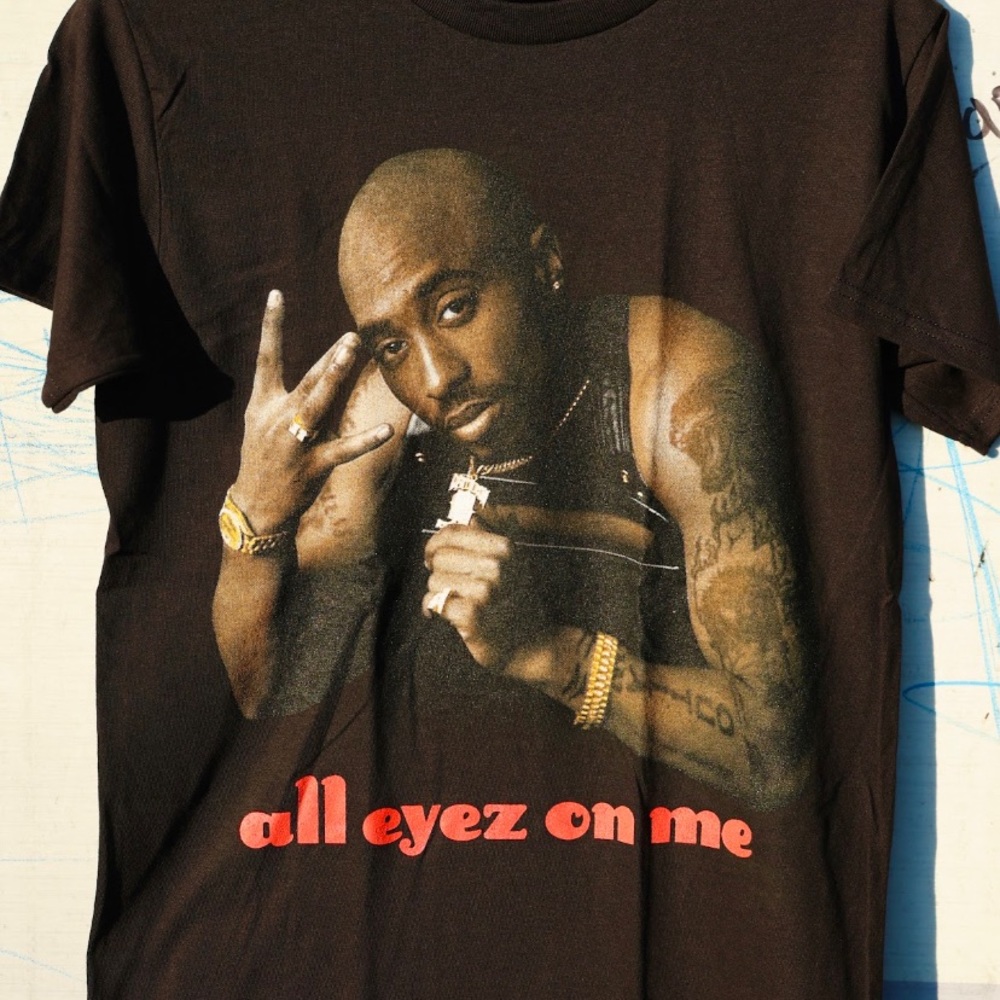 Tupac <<<all eyes on me>>> graphic hip hop tshirt